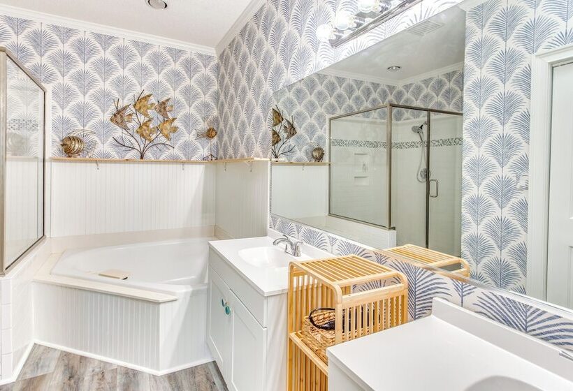 Walk To Marina: Pet Friendly Little River Home!