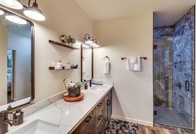 Pinetop Lakes Country Club Cabin: Golf & Hike!