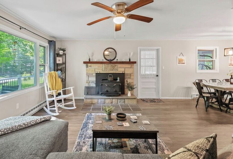 Tomhickon By Avantstay Walk To Lake Firepit + Deck