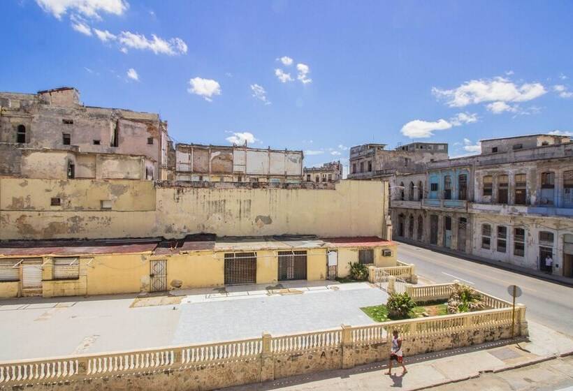 مسافرخانه Don Malecon