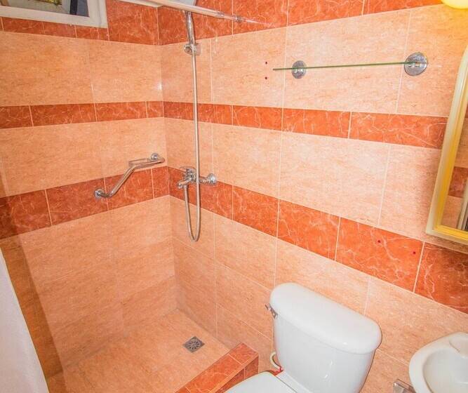 مسافرخانه Don Malecon