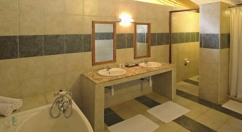 هتل Mara Leisure Camp