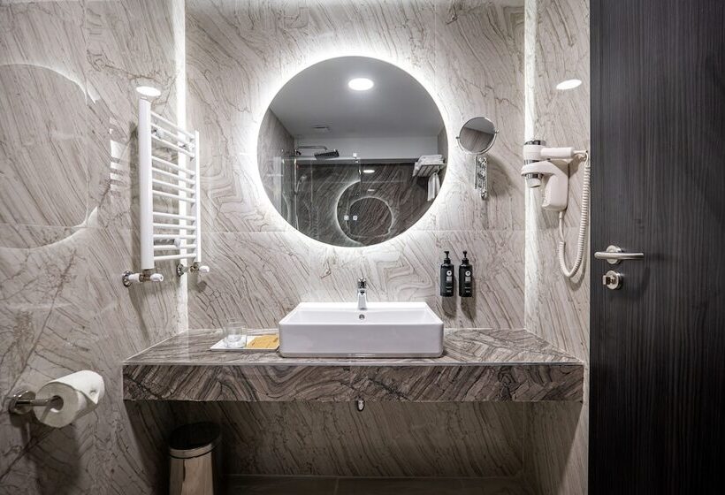 Hotel Ramada By Wyndham Bucharest Otopeni Airport