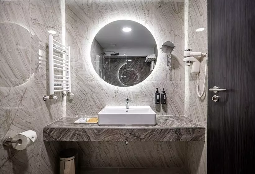 Hotelli Ramada By Wyndham Bucharest Otopeni Airport