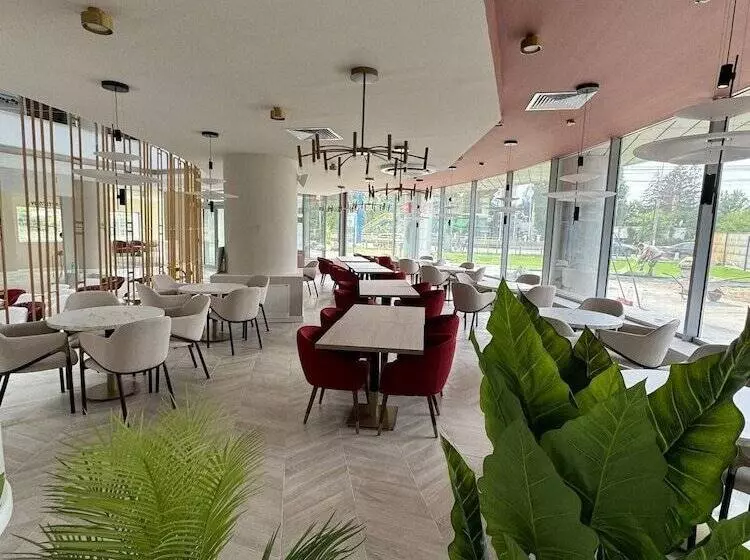 Hotelli Ramada By Wyndham Bucharest Otopeni Airport