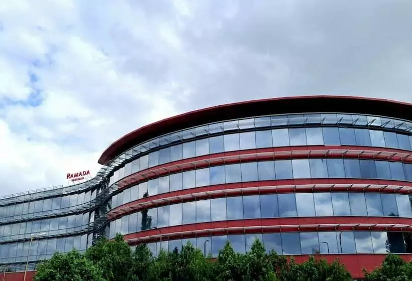 Hotelli Ramada By Wyndham Bucharest Otopeni Airport