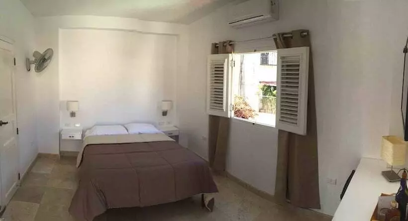ペンション Hostal Cotarelo