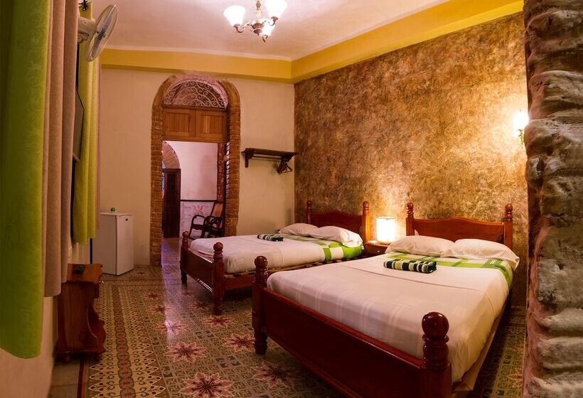 پانسیون Hostal El Balcon