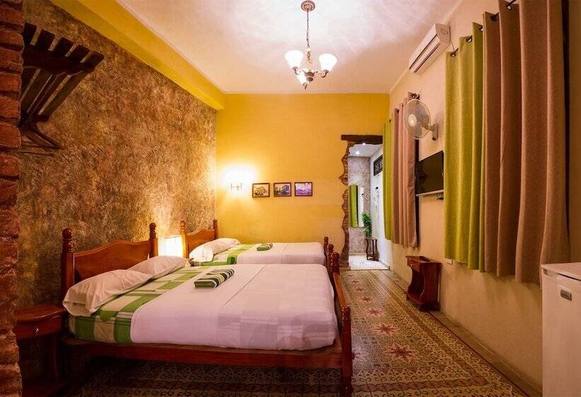 پانسیون Hostal El Balcon