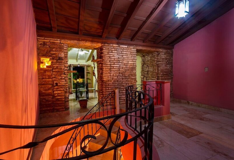 پانسیون Hostal El Balcon