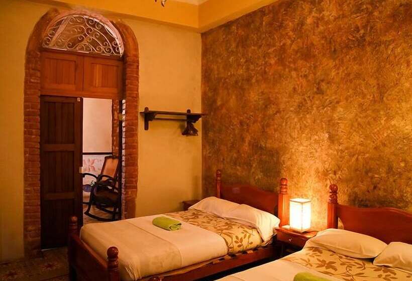 پانسیون Hostal El Balcon