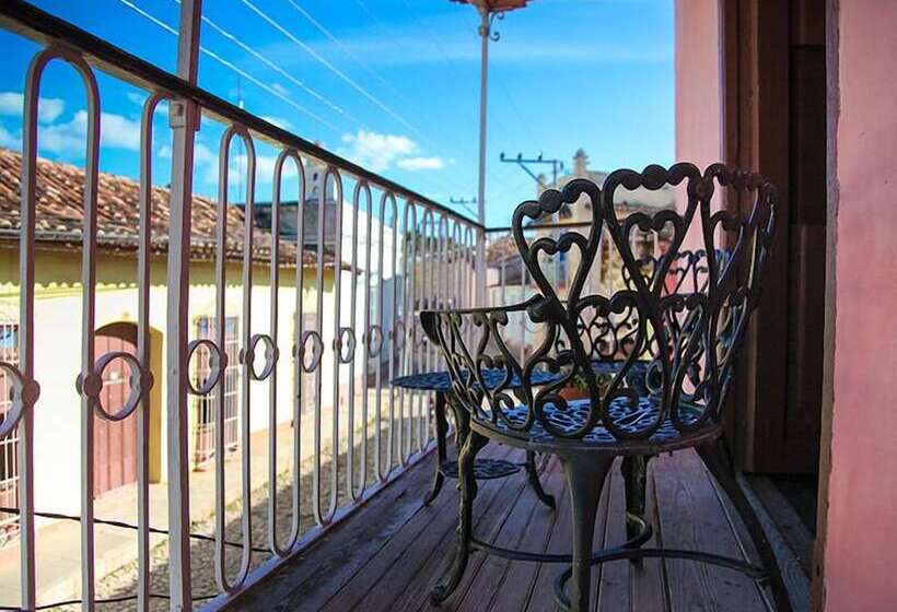 پانسیون Hostal El Balcon