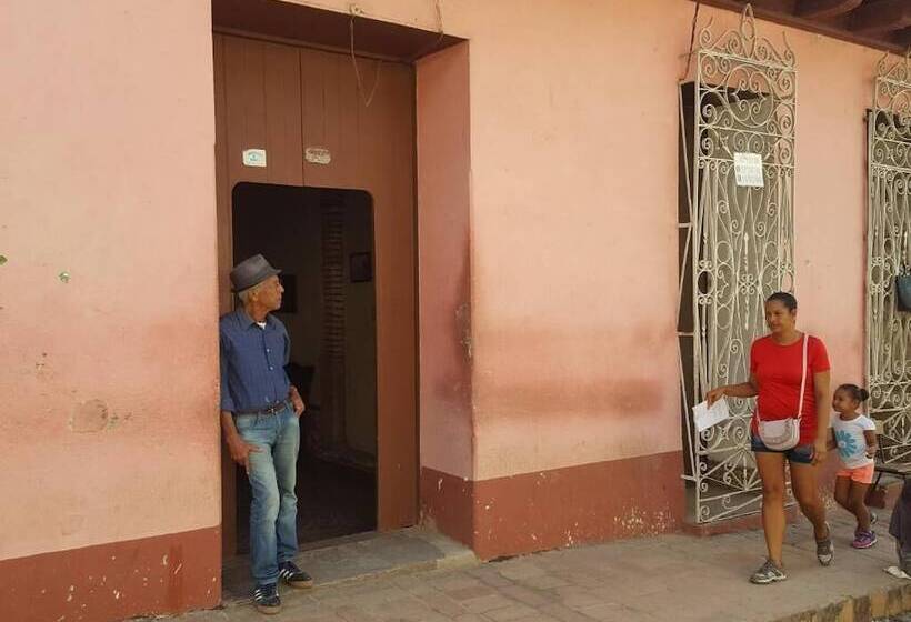 پانسیون Hostal El Balcon