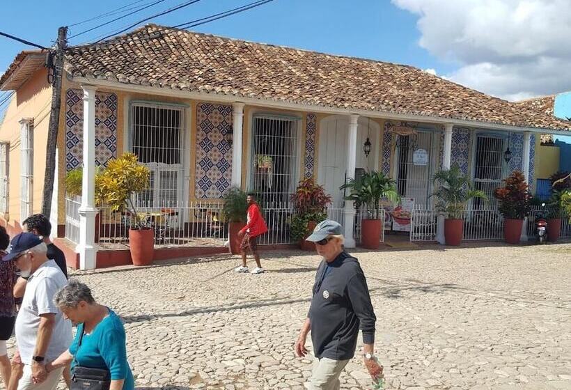 پانسیون Hostal El Balcon