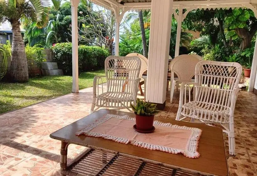 پانسیون R Garden Pointe Aux Sables