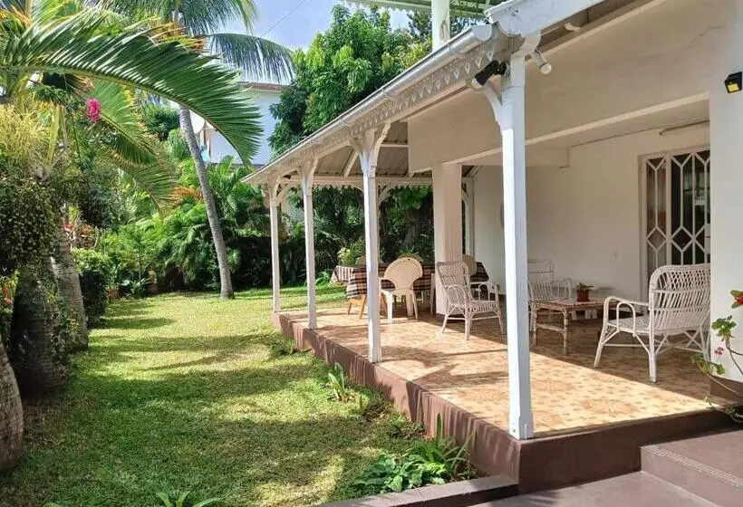 پانسیون R Garden Pointe Aux Sables