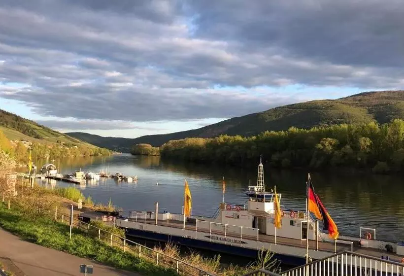 Rheinliebe Bistro Und Pension