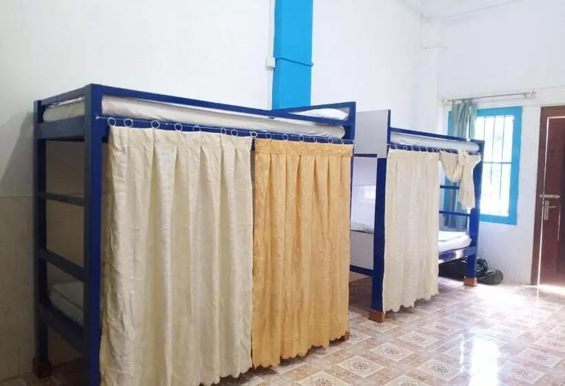 هاستل Silver Dolphin Guesthouse & Restaurant