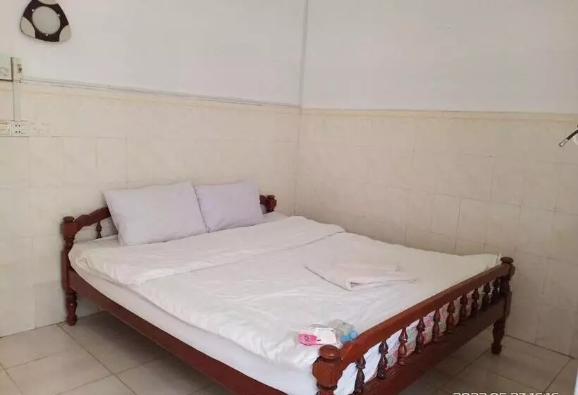 هاستل Silver Dolphin Guesthouse & Restaurant