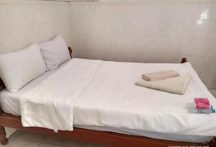 هاستل Silver Dolphin Guesthouse & Restaurant