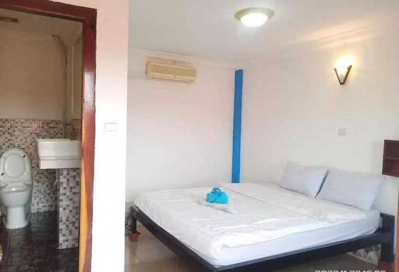 هاستل Silver Dolphin Guesthouse & Restaurant