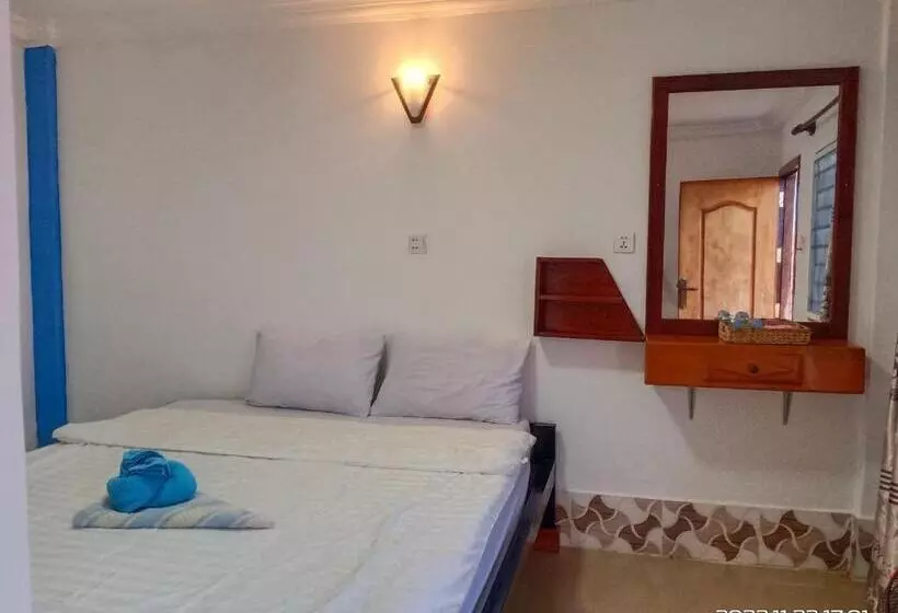 هاستل Silver Dolphin Guesthouse & Restaurant