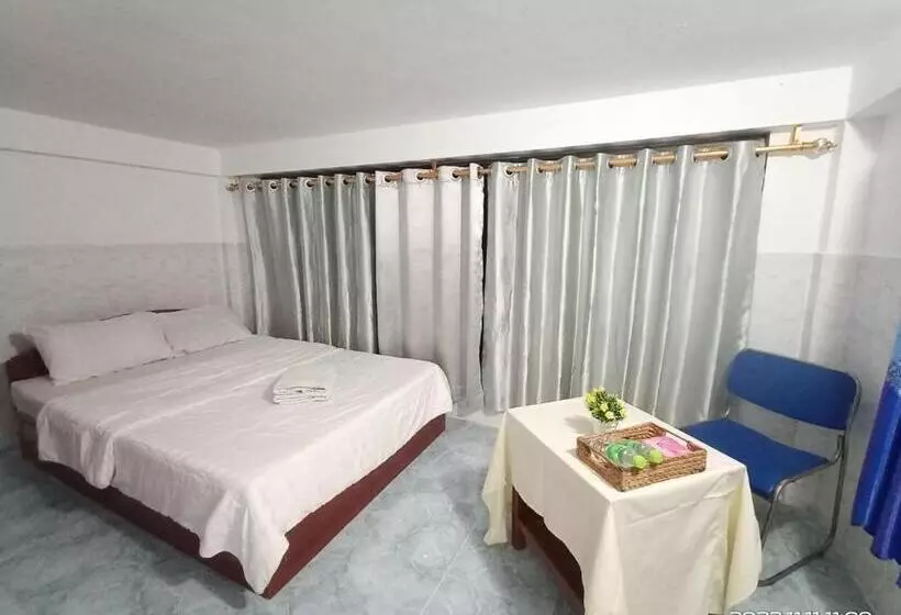 هاستل Silver Dolphin Guesthouse & Restaurant