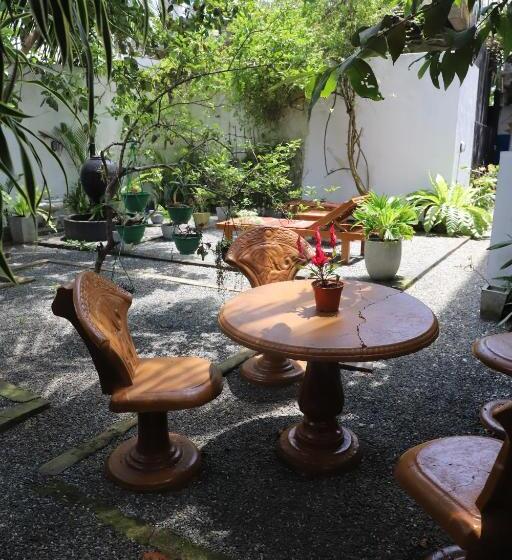 Bed & Breakfast Cocoplant Surf Inn