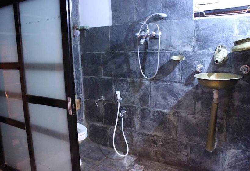 تختخواب و صبحانه Goathchen Guest House