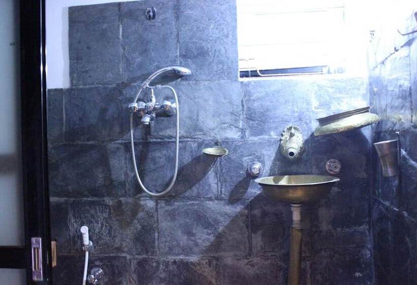 تختخواب و صبحانه Goathchen Guest House