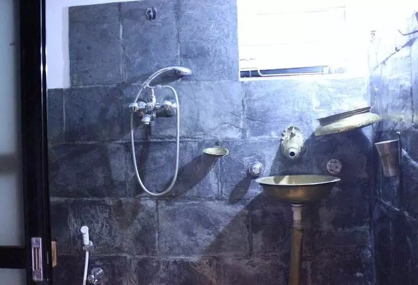تختخواب و صبحانه Goathchen Guest House