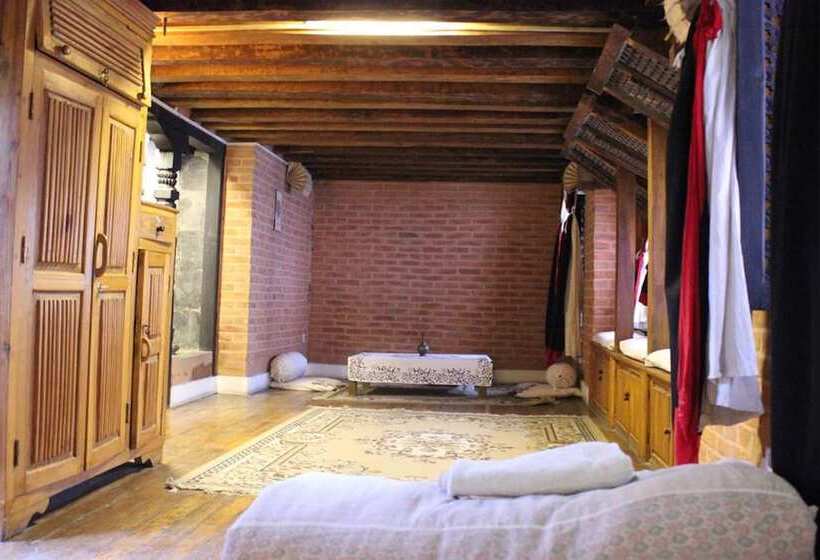 تختخواب و صبحانه Goathchen Guest House