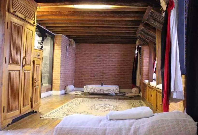 تختخواب و صبحانه Goathchen Guest House