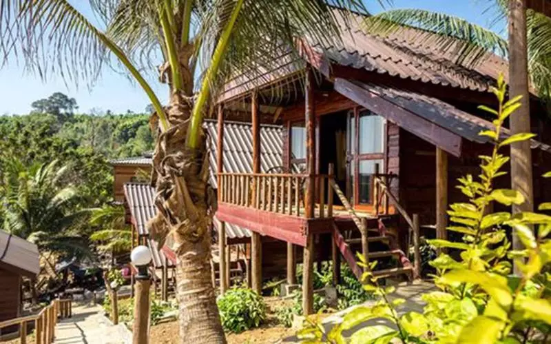 هتل Happy Elephant Bungalows