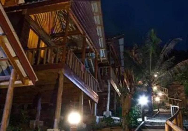هتل Happy Elephant Bungalows