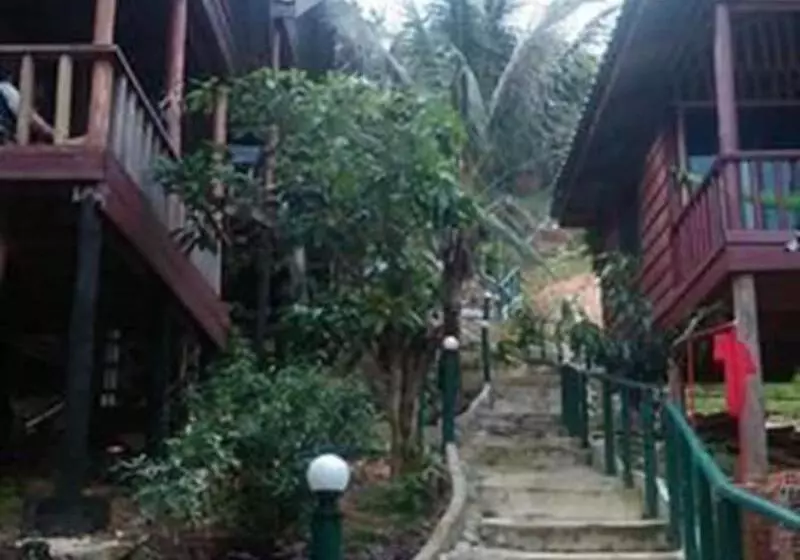 هتل Happy Elephant Bungalows