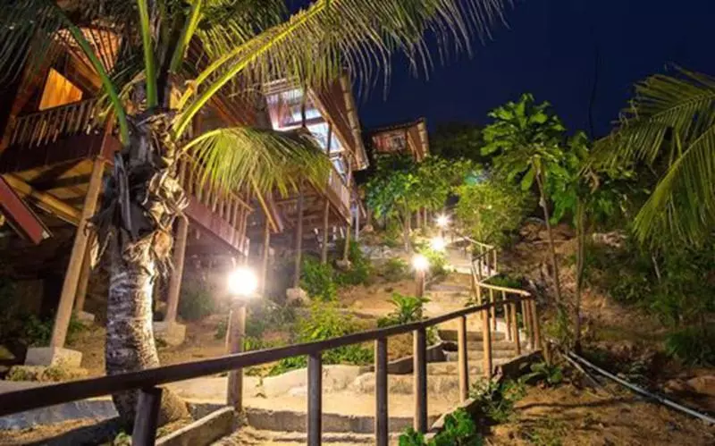 هتل Happy Elephant Bungalows