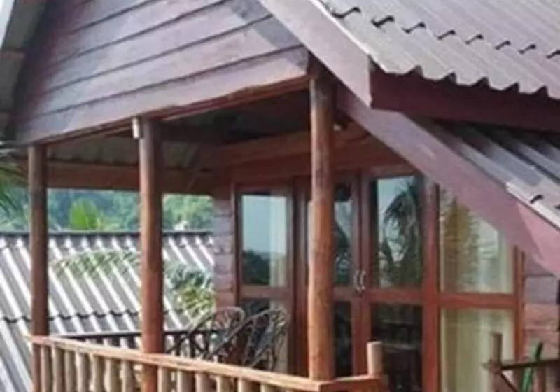 هتل Happy Elephant Bungalows
