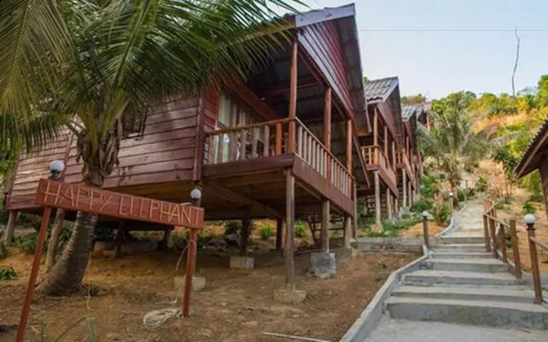 هتل Happy Elephant Bungalows