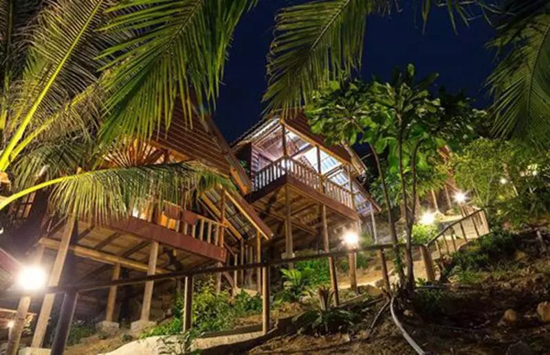 هتل Happy Elephant Bungalows
