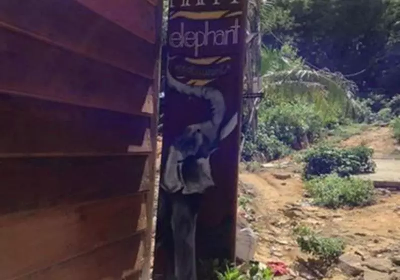 هتل Happy Elephant Bungalows
