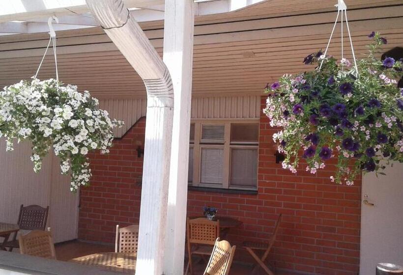 酒店 Li Ravintola Tiilikka