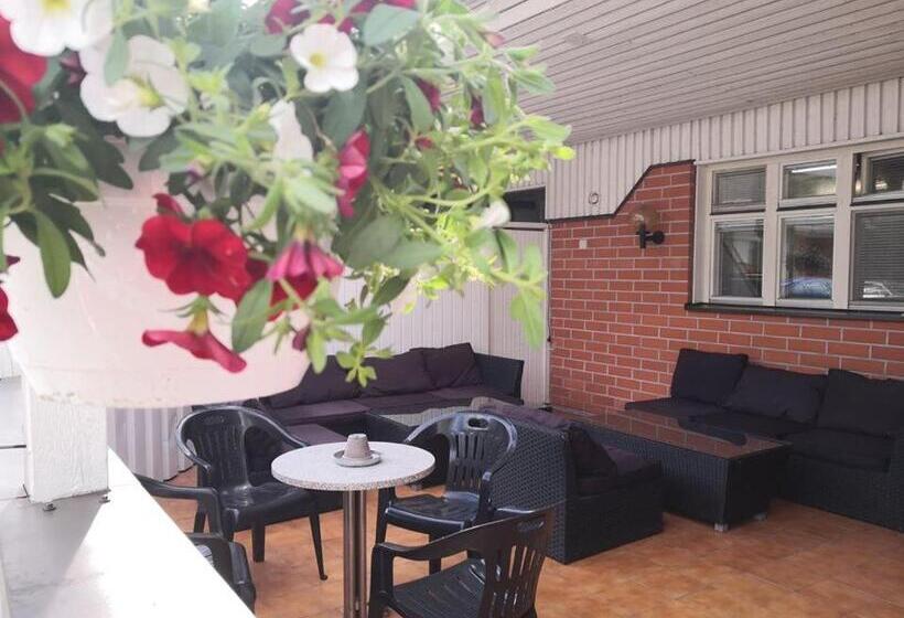 酒店 Li Ravintola Tiilikka