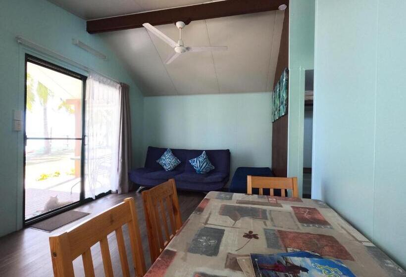 모텔 Ranginuis Retreat