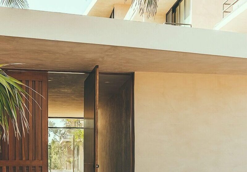 Luxury And Mordern Beachfront Condo By Bt Homes