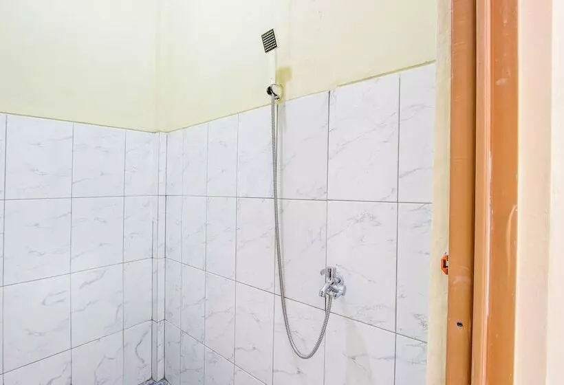 Hotelli Oyo 94124 Ekslusive Double N