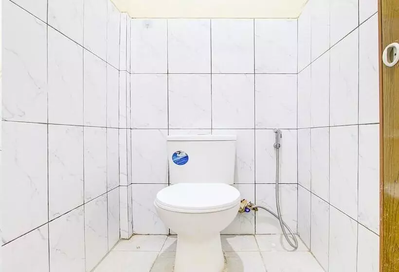 Hotelli Oyo 94124 Ekslusive Double N