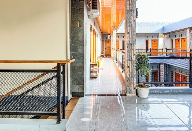 Hotel Oyo 94124 Ekslusive Double N