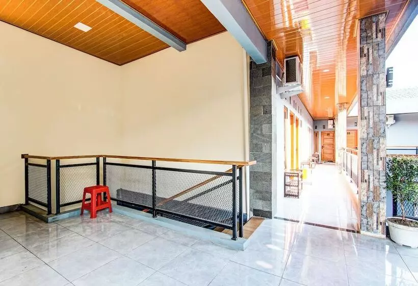 Hotelli Oyo 94124 Ekslusive Double N