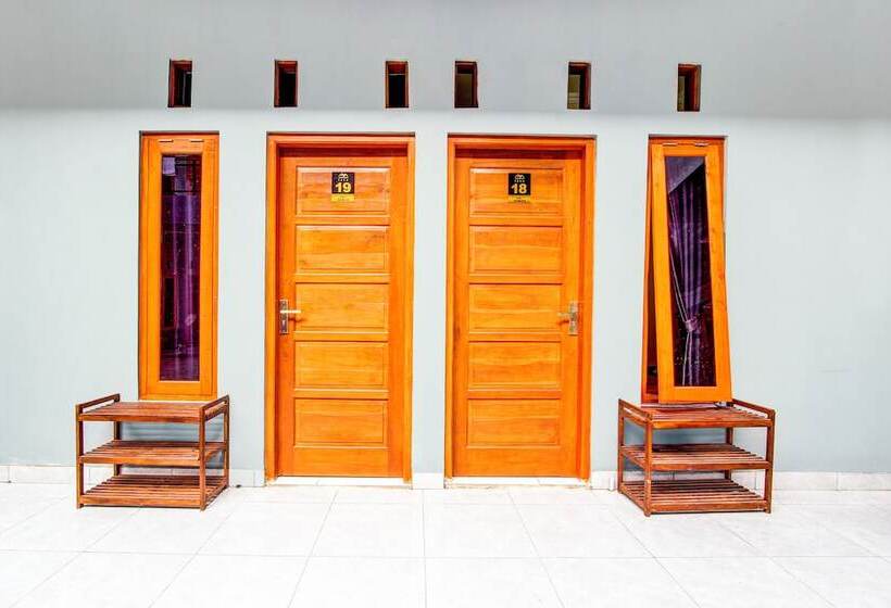 Hotel Oyo 94124 Ekslusive Double N